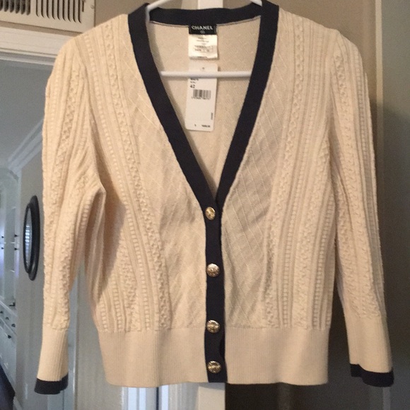 Chanel Cardigan - Picture 3 of 4